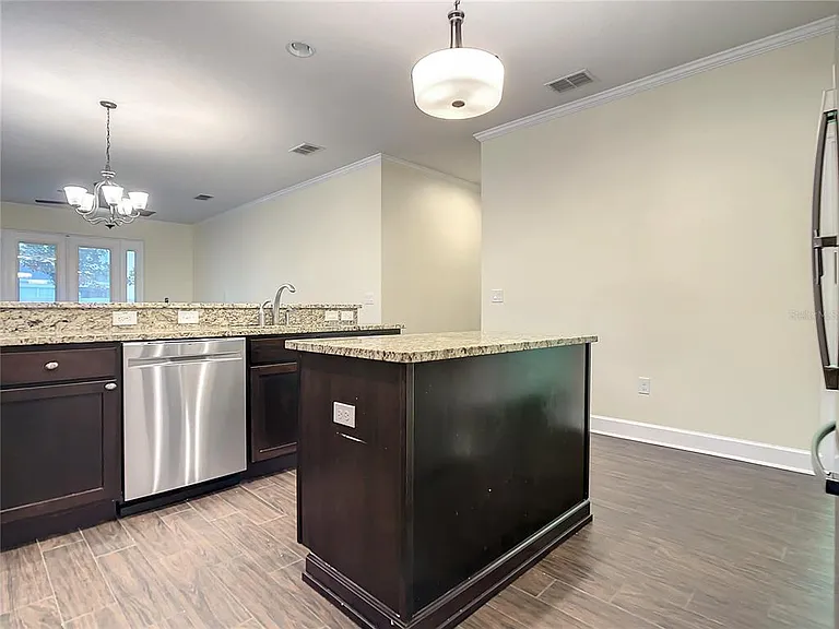 636 Spring Oak Cir — Photo 17