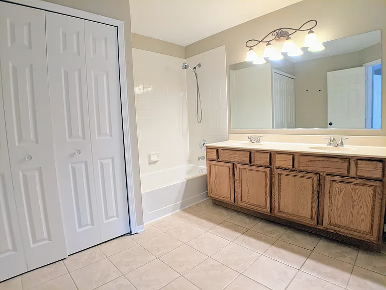 1504 Thornfield Ln — Photo 8