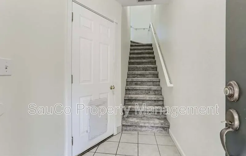 3 bed, 2.5 bath, 1742 sqft, $2,595 — Photo 4