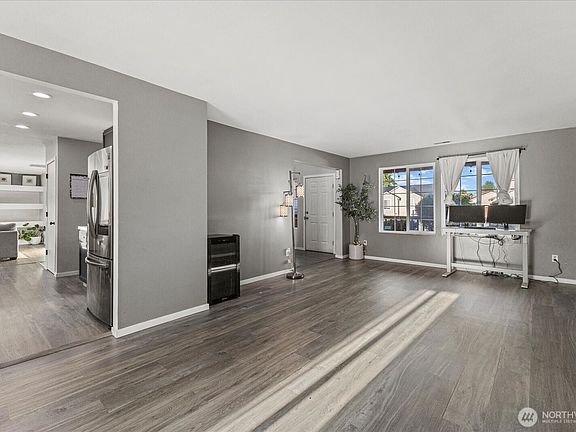 4th image of 21813 43rd Avenue Court E