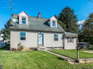 425 Park Ln, Denver, PA 17517