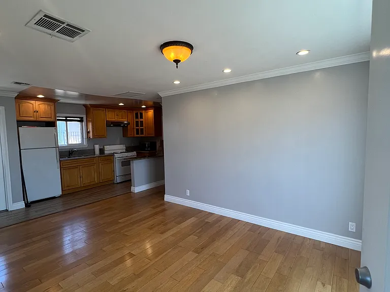 4412 Russell Ave — Photo 11