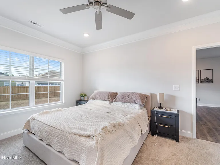 1003 Manhatten Ct — Photo 11