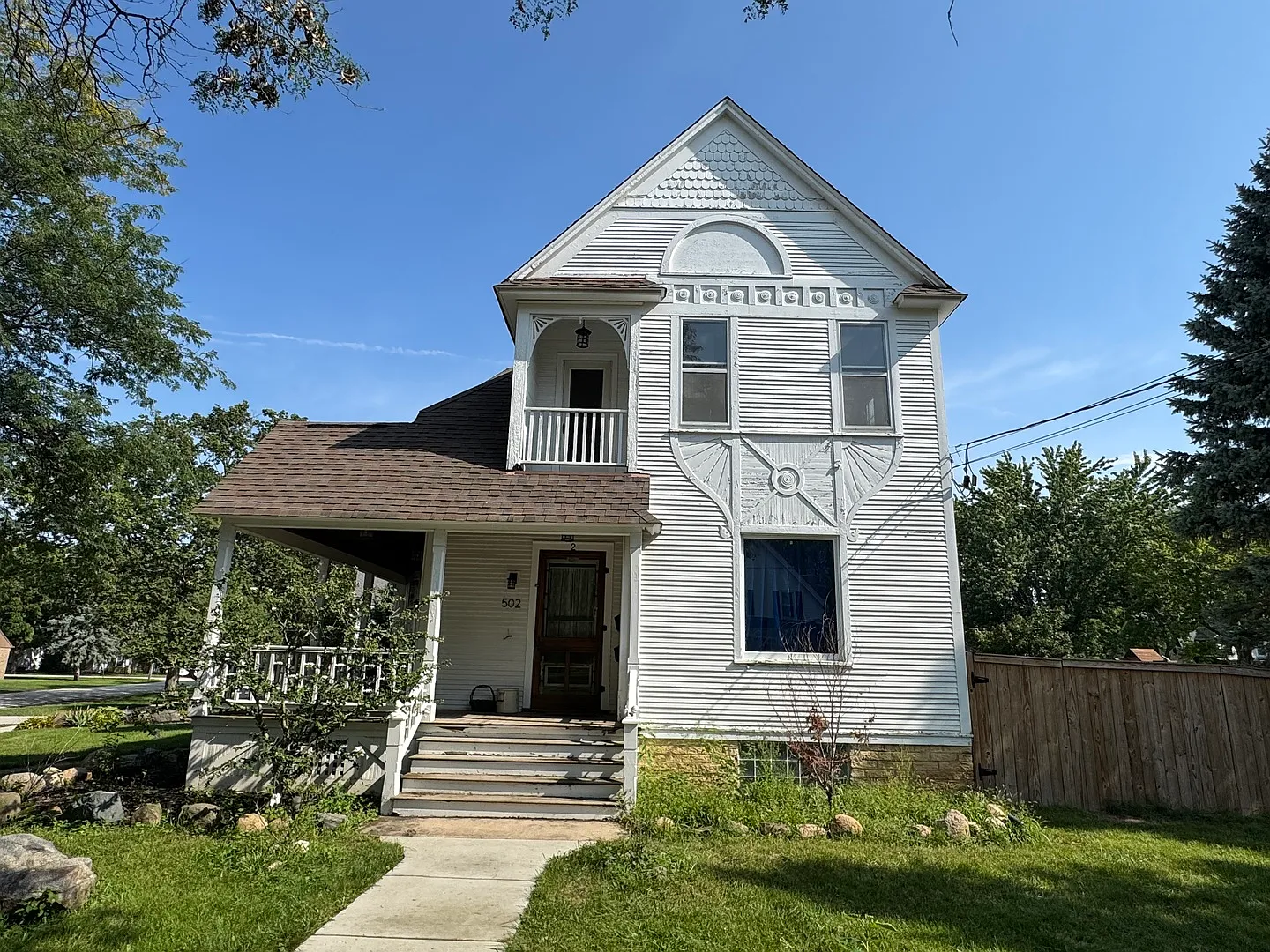 2 bed, 1300 sqft, $1,750 — Photo 1