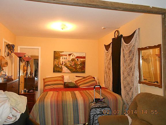 Master bedroom has a setting area, or close wall and make a 3rd bedroom