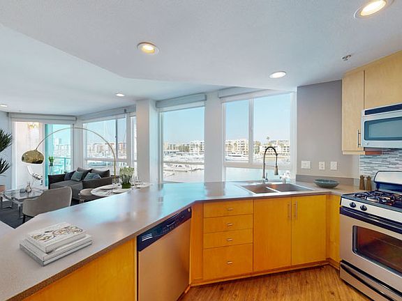 Panorama 1 Bedroom Kitchen