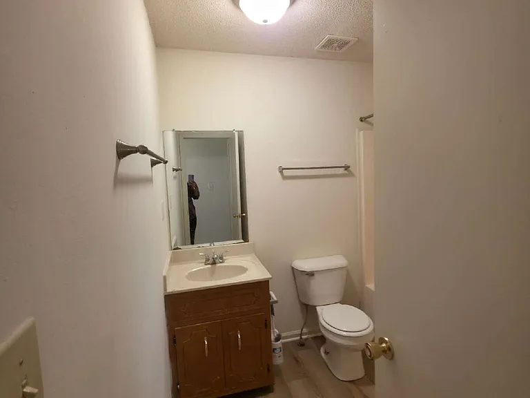 208 Beech St #G — Photo 9