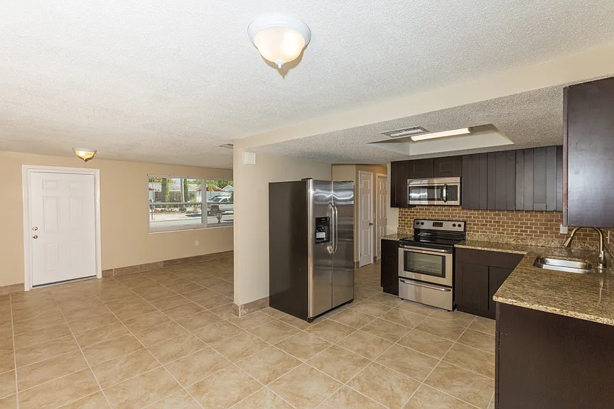 3 bed, 1240 sqft, $1,575 — Photo 3