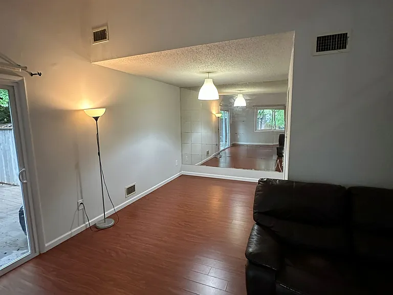 20 Regis Cir — Photo 8