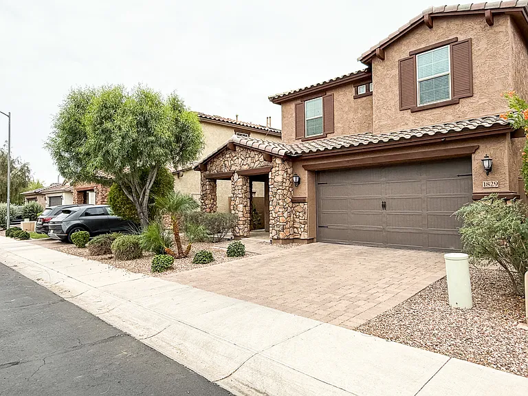 1829 W Spur Dr — Photo 3