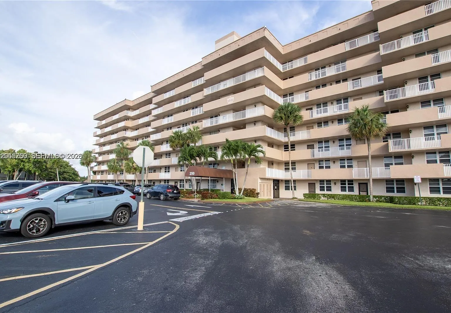 Coronado At Jacaranda Pha — Photo 1