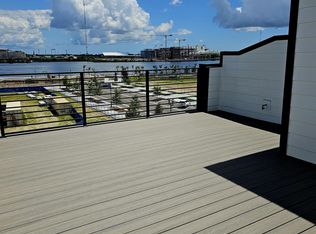 1942 Prudential Dr, Jacksonville, FL 32207