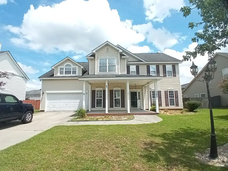 565 Batty Way — Photo 1