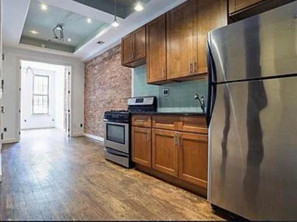 743 Park Avenue image 1 of 6