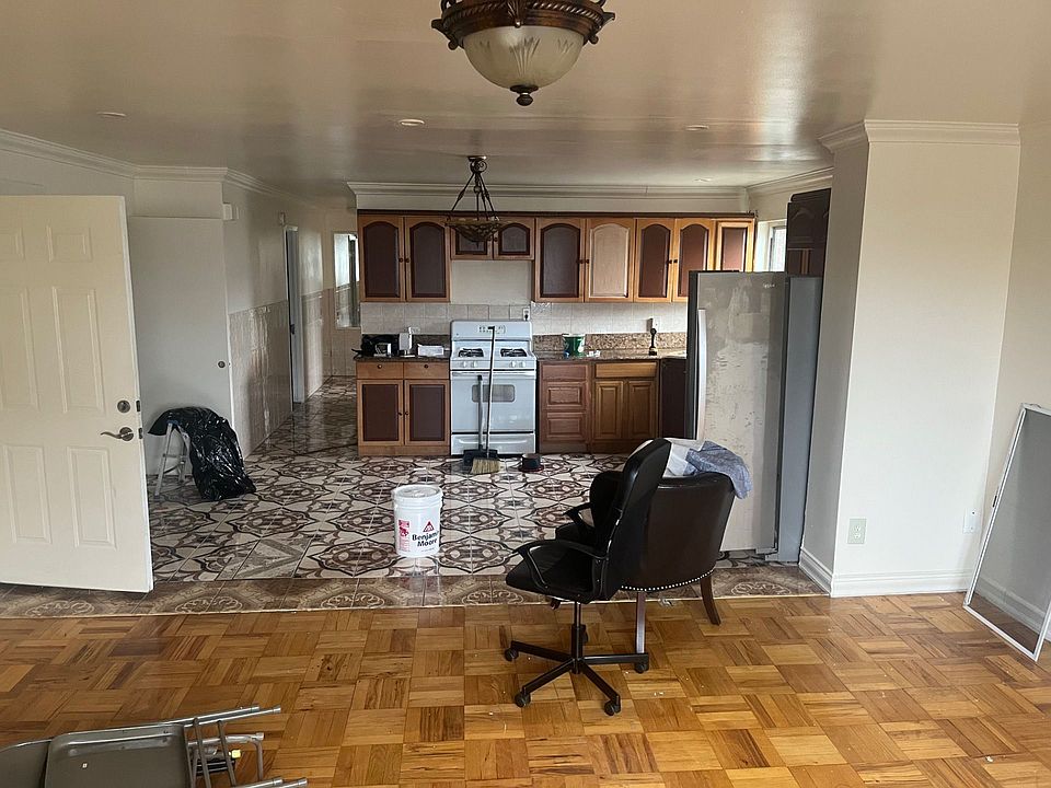 1st image of 27XX Yates Ave #2