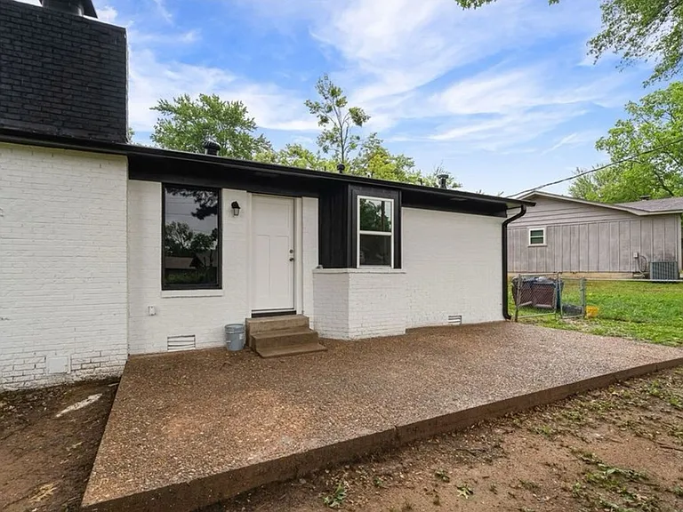 2108 Boston St — Photo 34