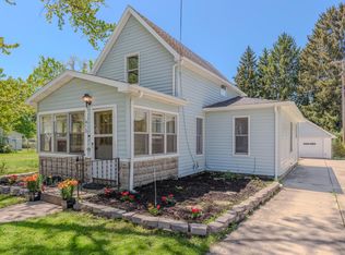 412 Wilkinson St, Chelsea, MI 48118