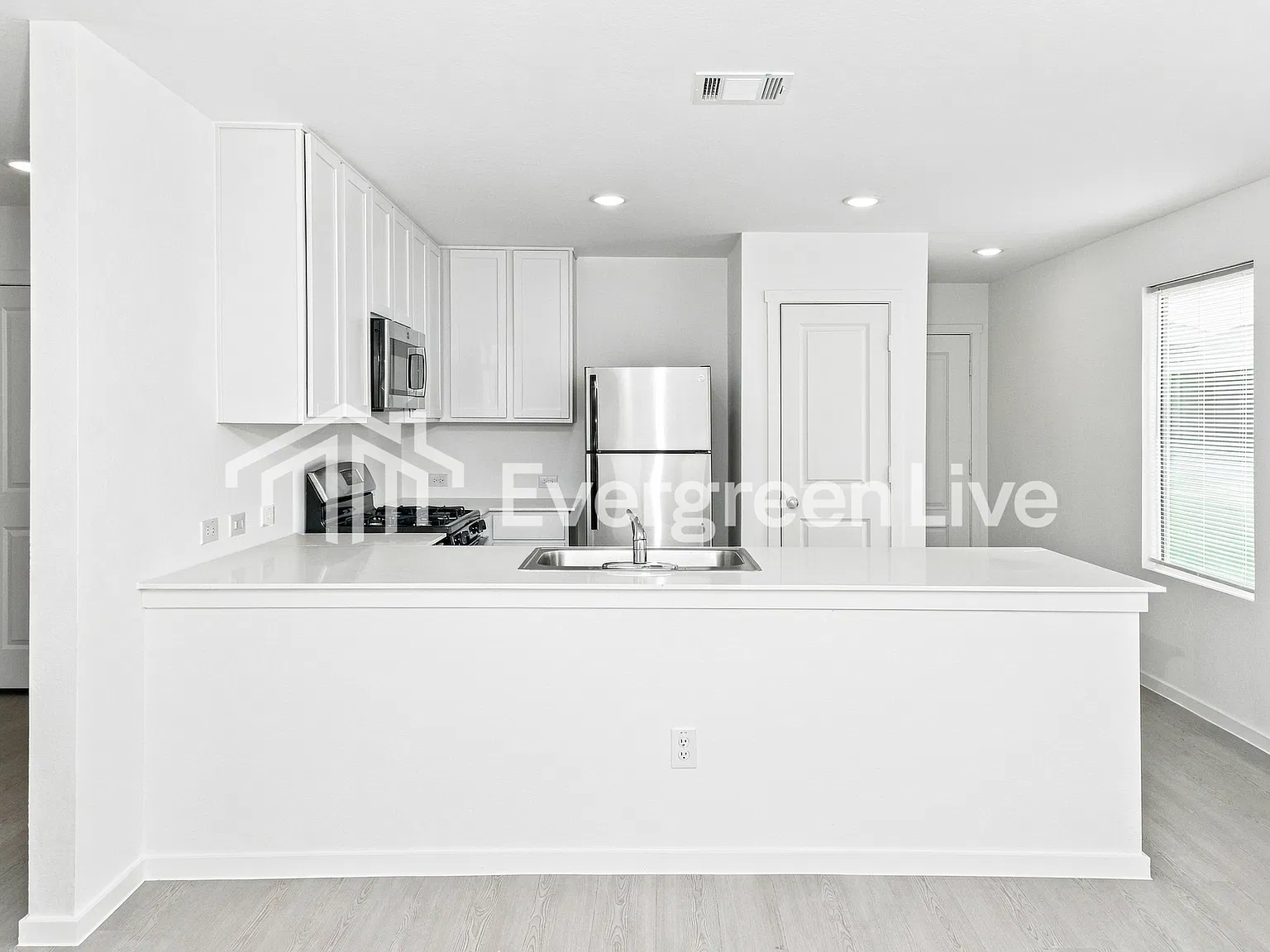 4 bed, 2.0 bath, 1692 sqft, $1,480 — Photo 4