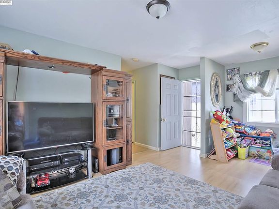 3rd image of 539 S 20th St