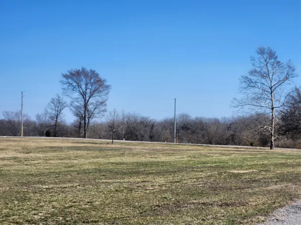 821 Bluebell Lake Rd, Du Quoin, IL 62832