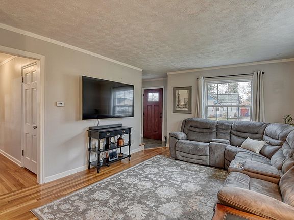 4th image of 10410 E Alki Ave
