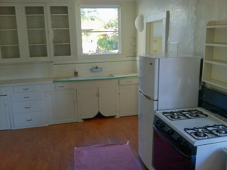 2nd image of 319 Laurel St APT 4