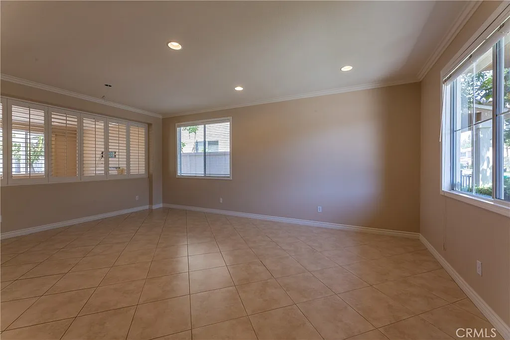 5 bed, 2844 sqft, $6,800 — Photo 4