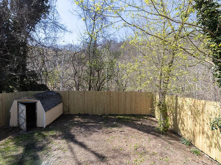 975 Washburn St — Photo 26