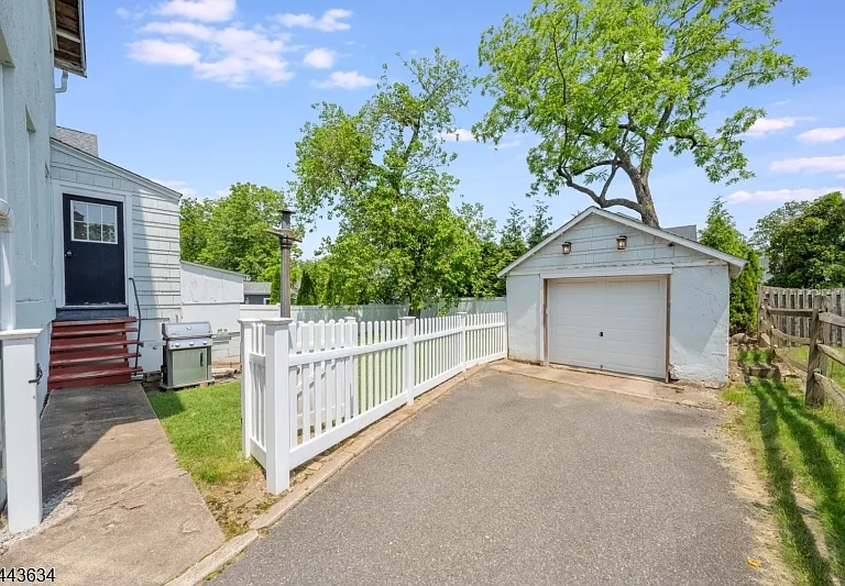 28 N Hillside Ave — Photo 24