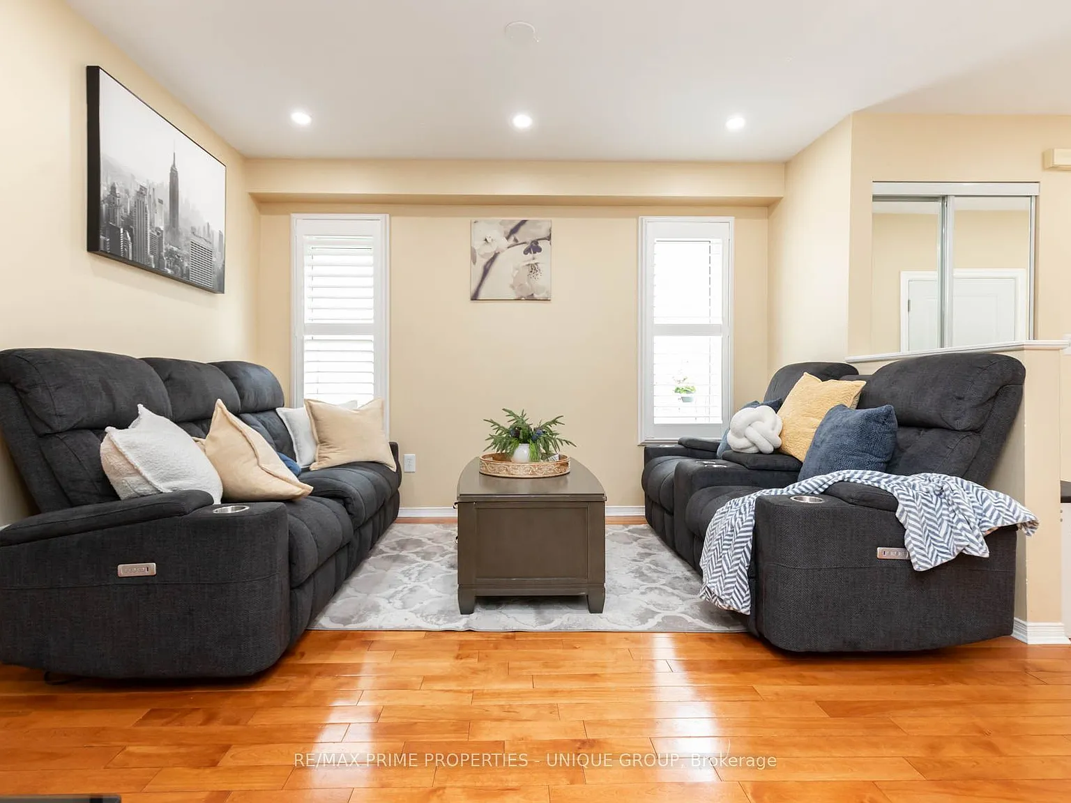 3 bed, $3,200 — Photo 2