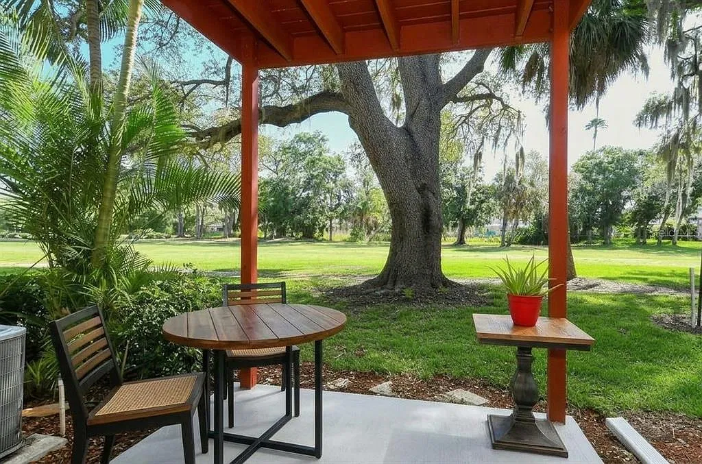 3 bed, 2.0 bath, 1385 sqft, $1,900 — Photo 1