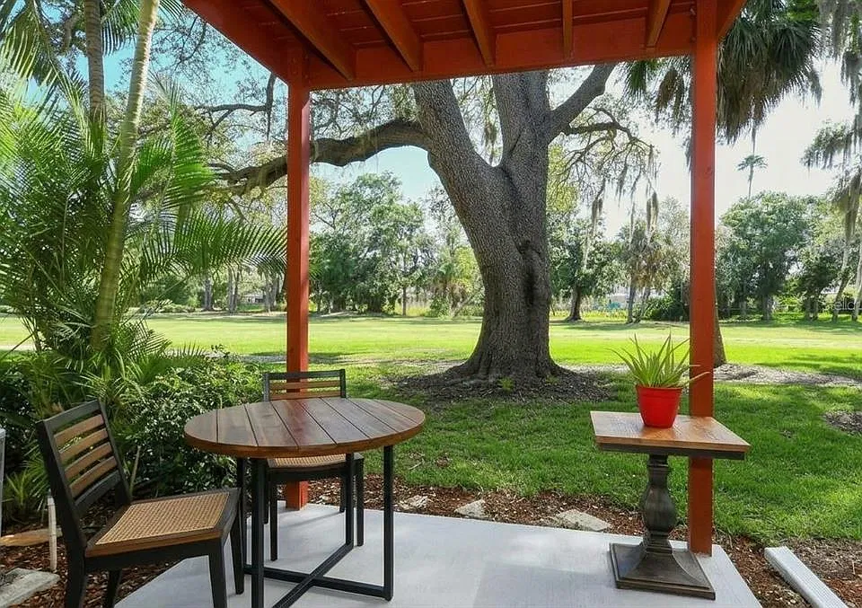 1968 Toucan Way #1406