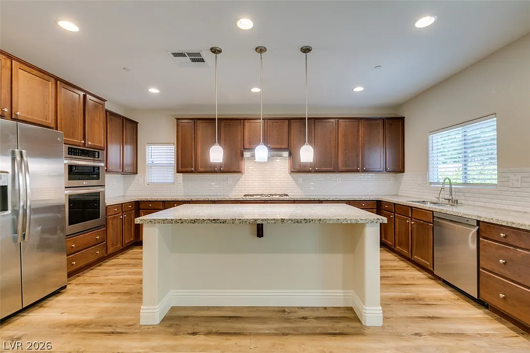 4 bed, 3239 sqft, $2,990 — Photo 2
