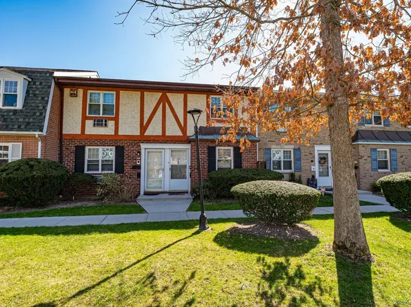 21 Glen Hollow Drive #G30, Holtsville, NY 11742