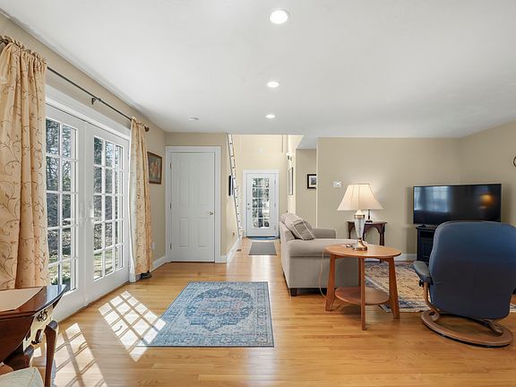 5th image of 31 Hillside Avenue