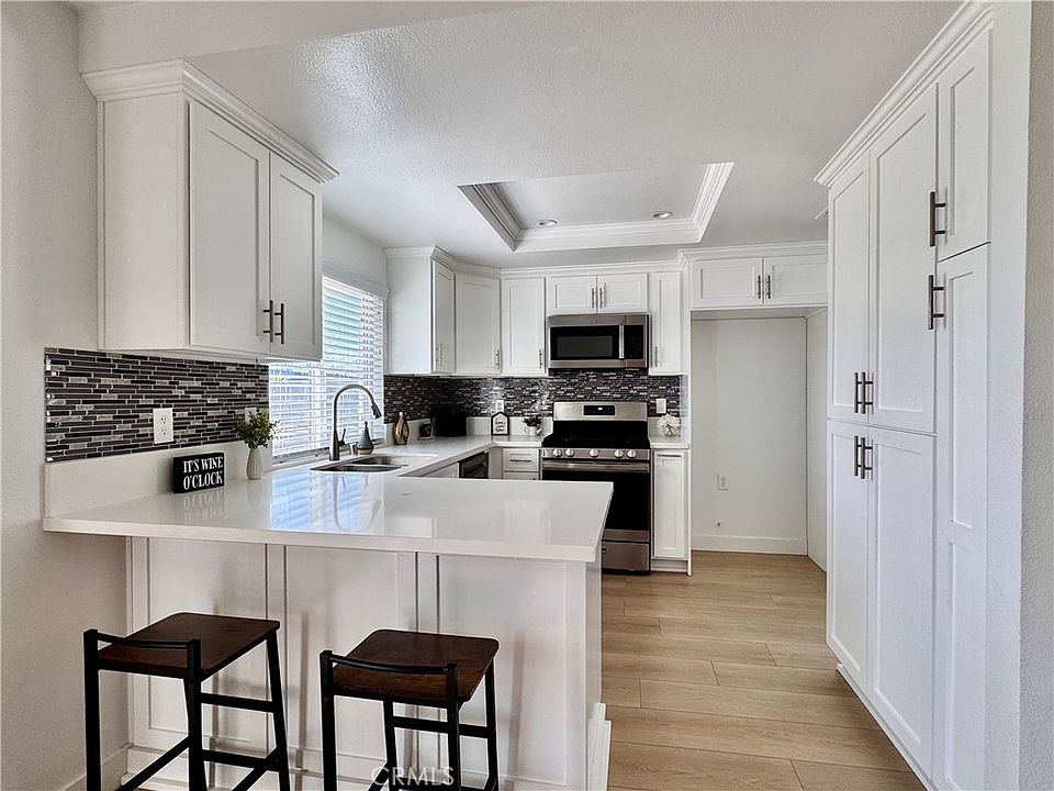 1st image of 831 W Cerritos St