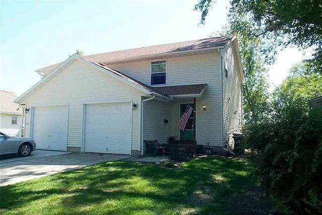 2625 E Dayton St photo 1