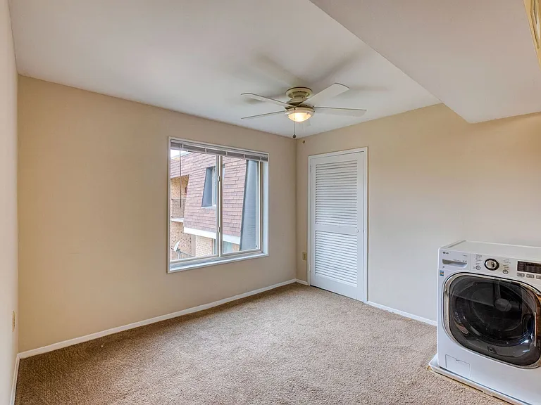 Oakton Park Apartments — Photo 8