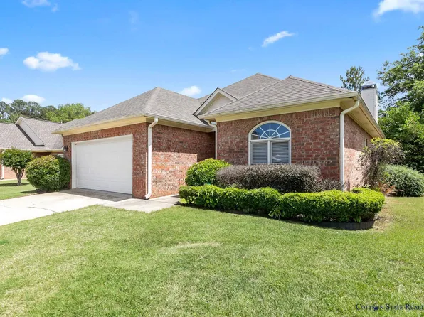 3696 Cedar Creek Cir, Trussville, AL 35173