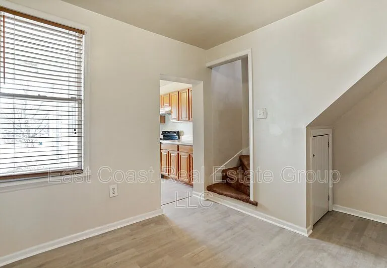118 S Locust St — Photo 7