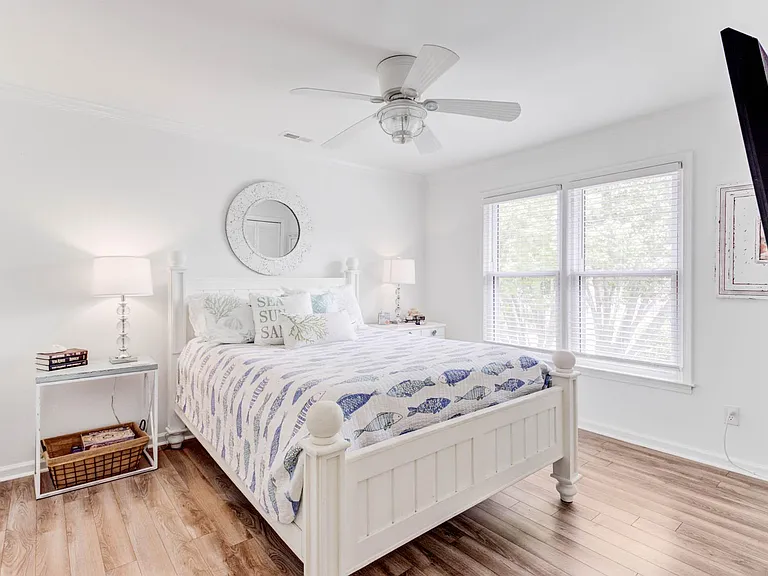 734 Harbor Ln — Photo 20