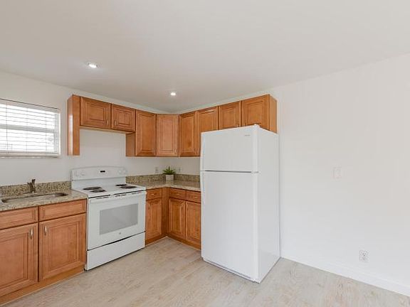 5th image of 306 SE 1st Ave #306