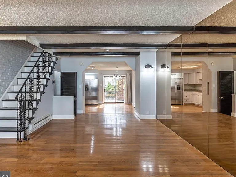2522 Shields St — Photo 4