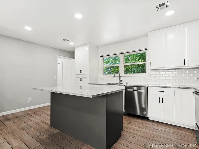 524 W Toledo St — Photo 11