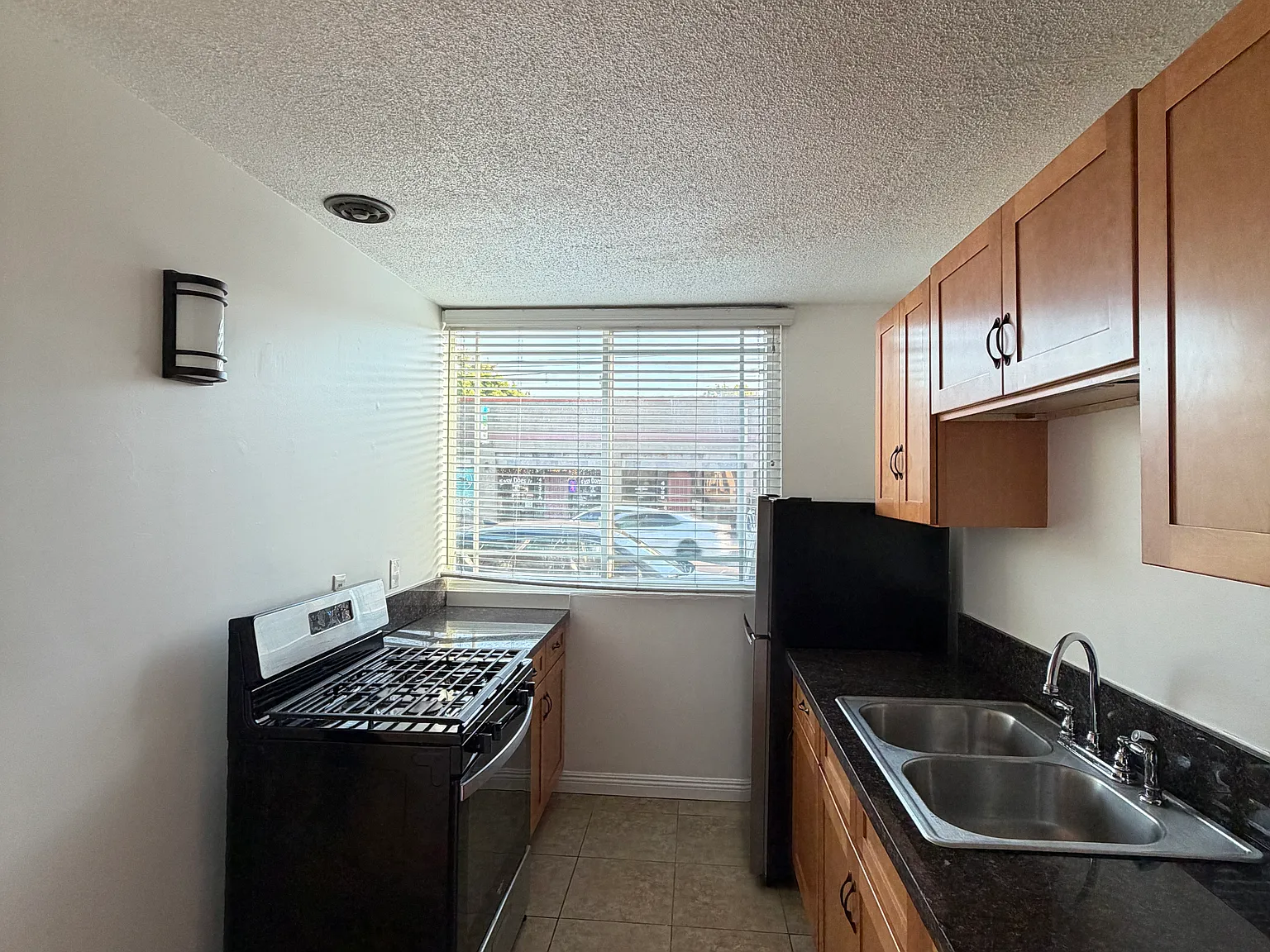 Belmont Apartments — Photo 2