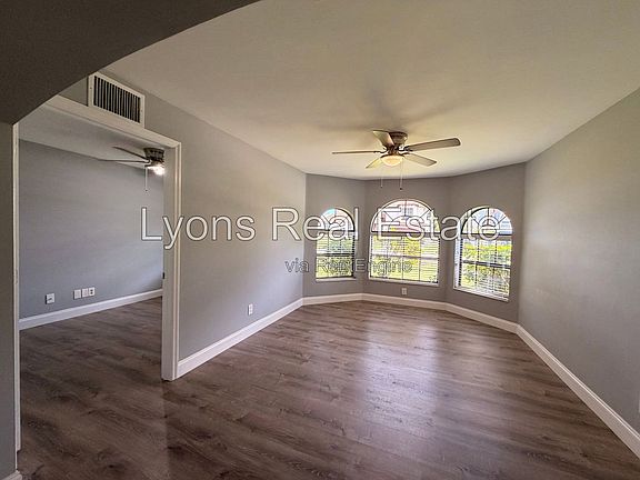4th image of 416 SW 37th Ter