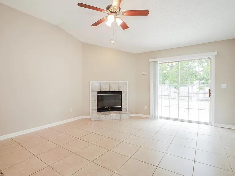 7835 Longhorn Cir E — Photo 4