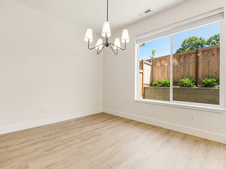 11015 NE 26th St — Photo 14