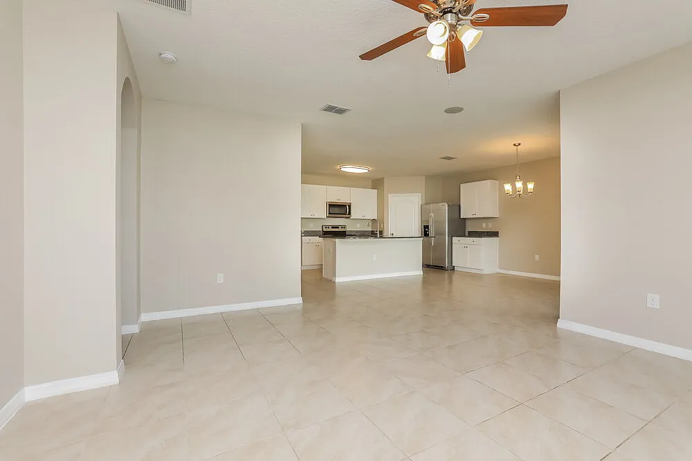 4 bed, 2.0 bath, 1846 sqft, $3,290 — Photo 3