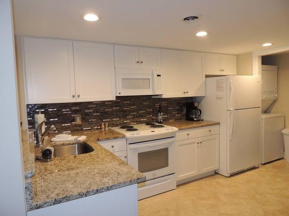 11 Tanglewood Dr APT 13
